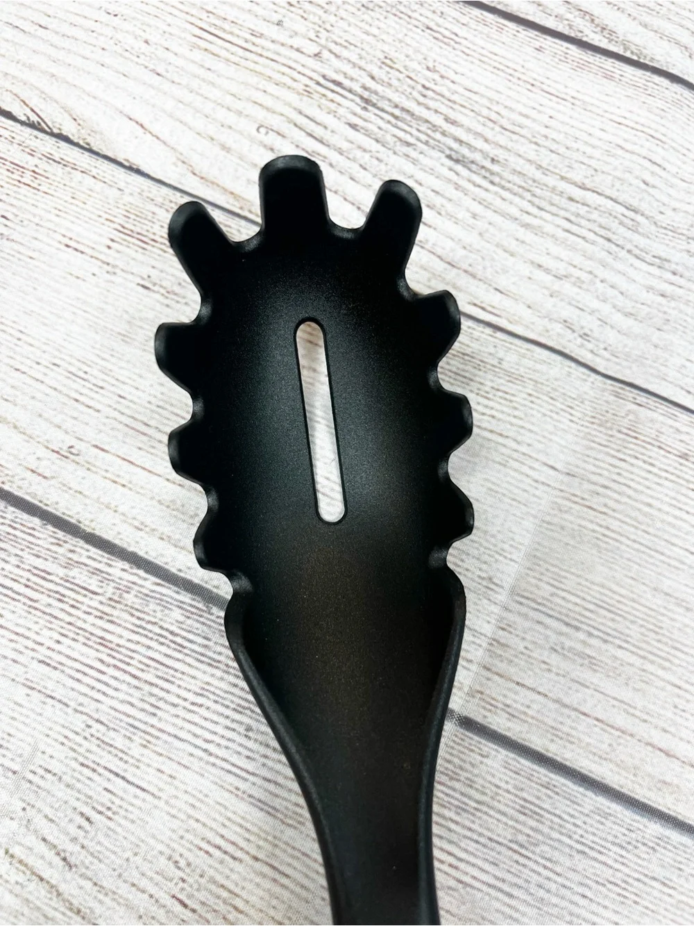 NutriChef Black Red Silicone Durable Spaghetti Pasta Spoon Kitchen Utensils